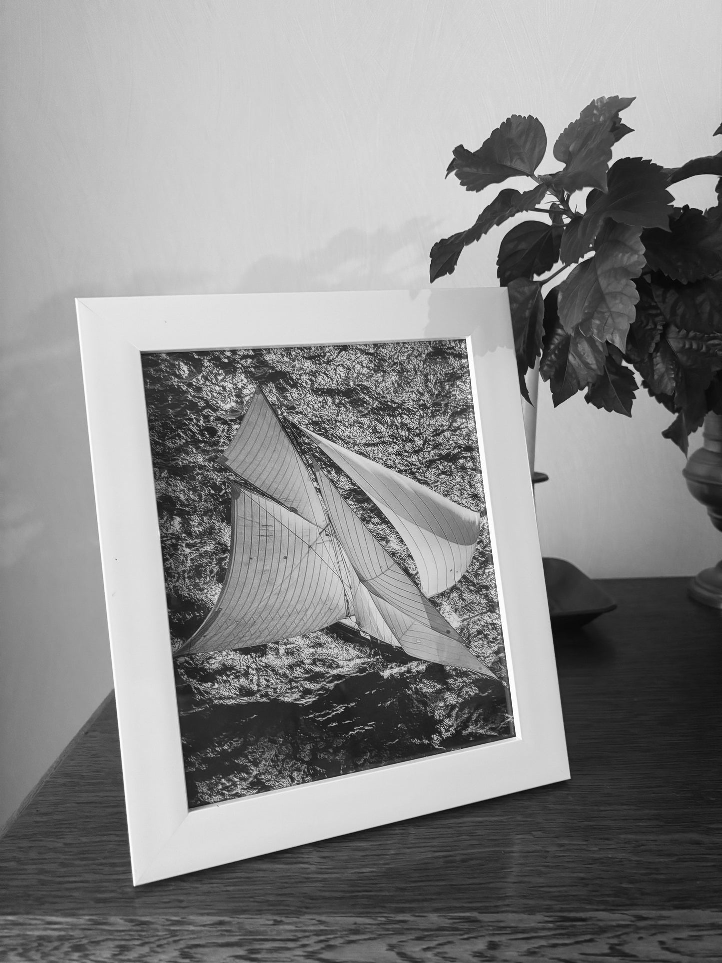 View of the sky under white glass frame 20 x 25 (8/10 p.). Protected packaging
