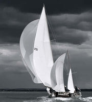 Sailing yacht yawl au format 20x25 (8/10 p.)sous cadre verre, blanc ou noir . Emballage protégé