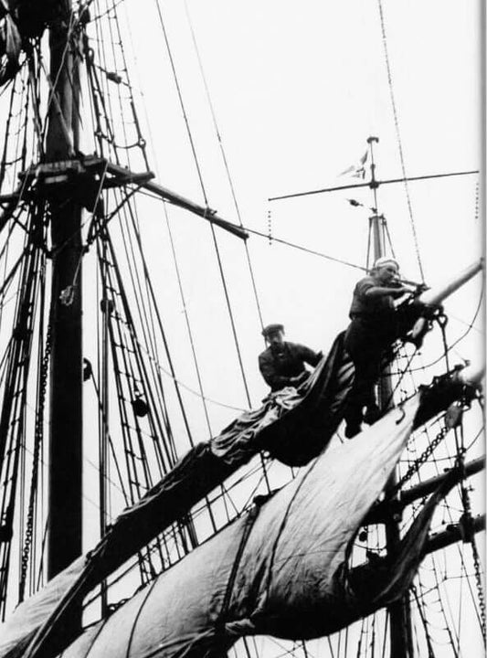 Terre Neuvas sailboat at the port of Fecamp format 20 x 25 (8x10 p.) under glass white frame. Protected packaging